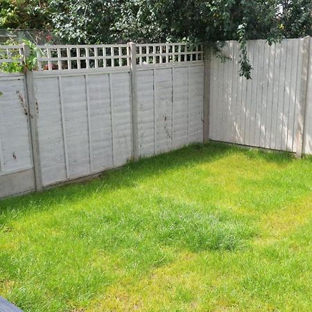 New 3 Bedrooms Flat In Ashford Near Heathrow Екстериор снимка