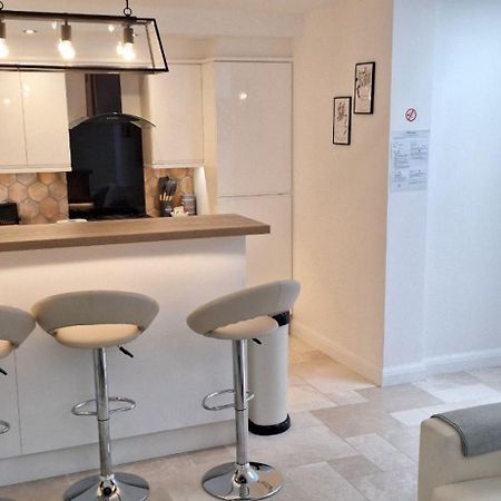 New 3 Bedrooms Flat In Ashford Near Heathrow Екстериор снимка