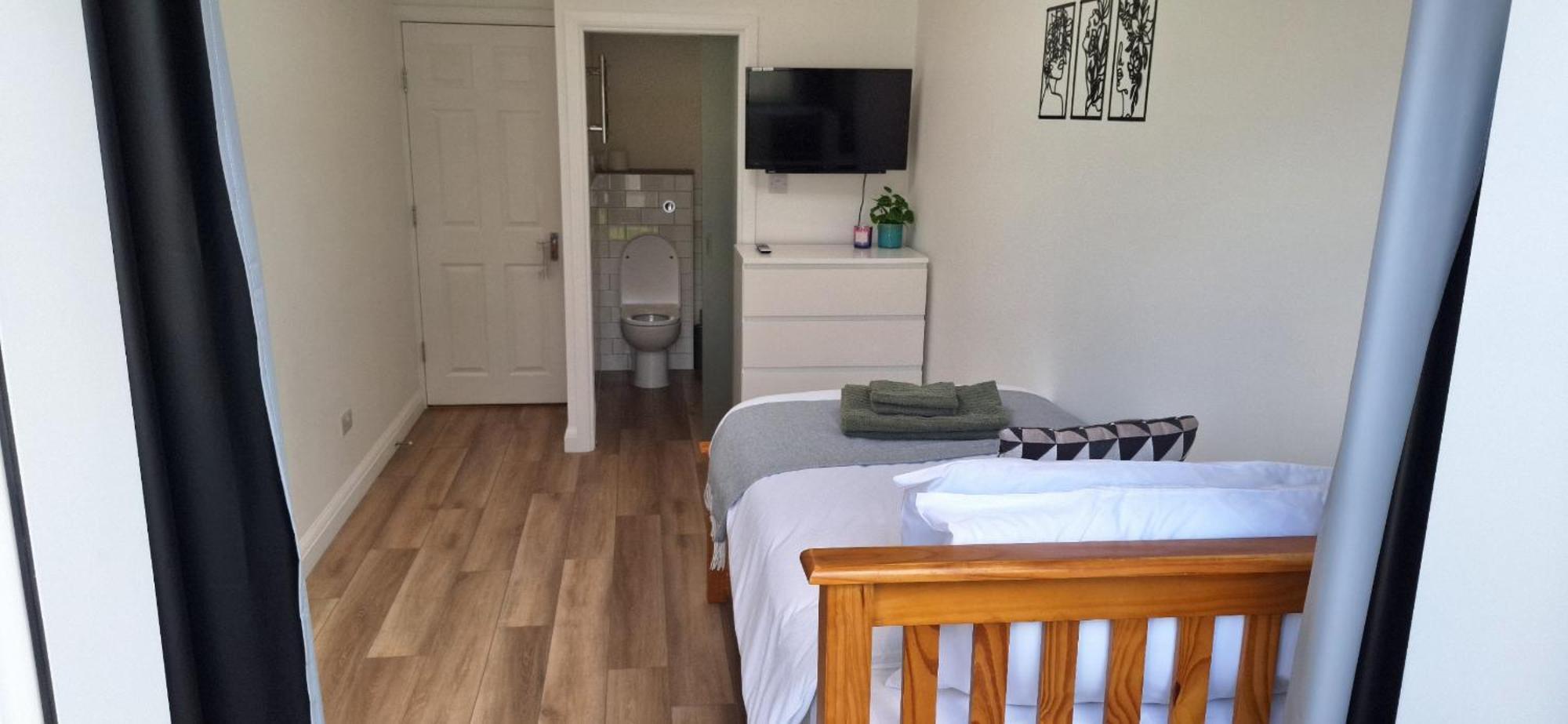 New 3 Bedrooms Flat In Ashford Near Heathrow Екстериор снимка