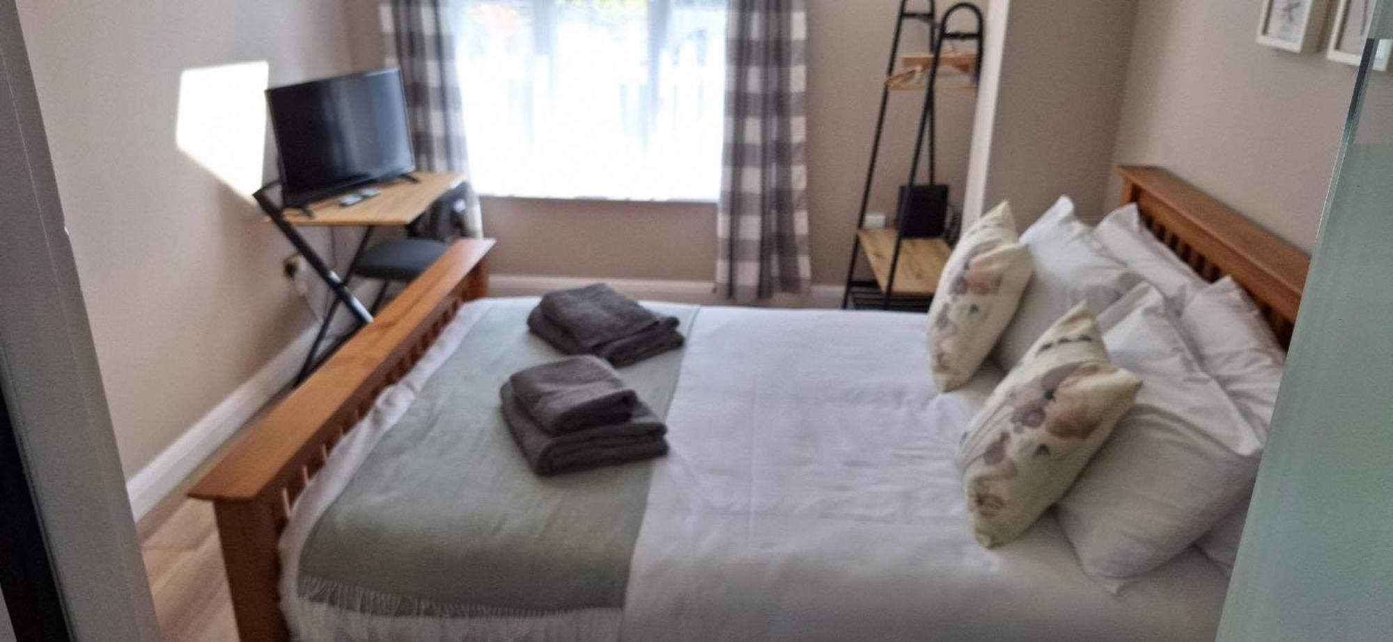 New 3 Bedrooms Flat In Ashford Near Heathrow Екстериор снимка